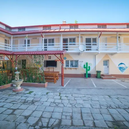 Guest house Casa La Nea Petrica *